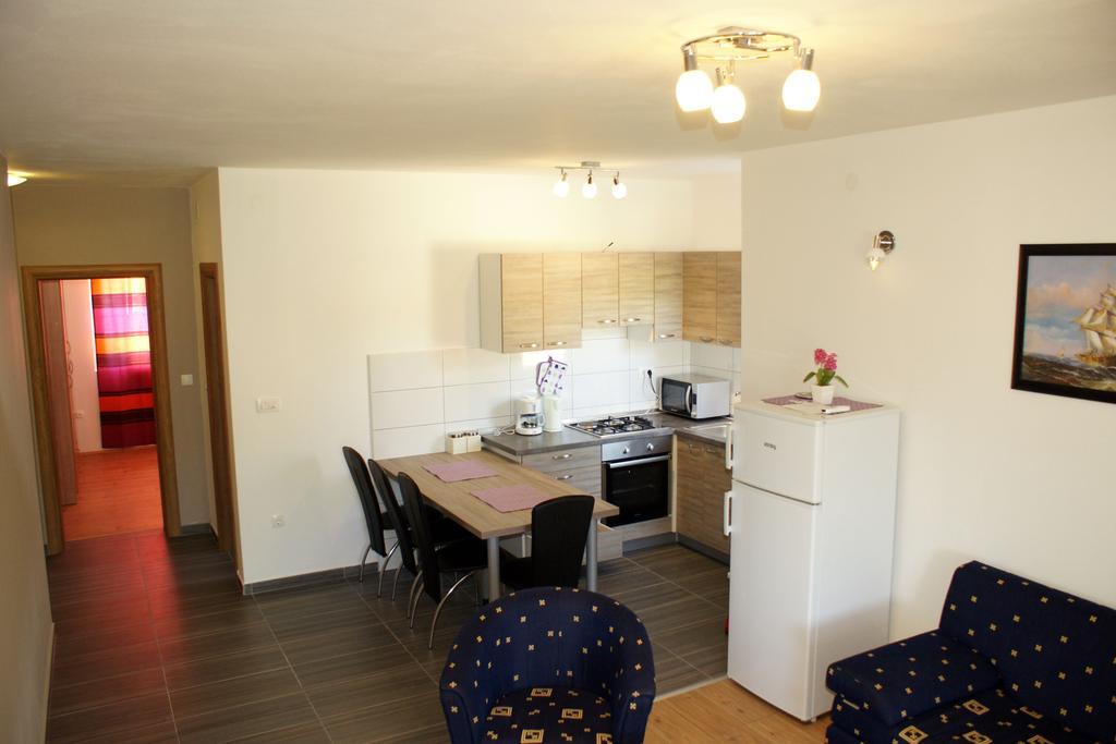 Apartments Martina Бибинє Екстер'єр фото